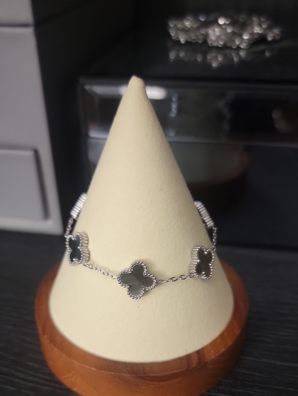 Silver Tone Gray Mother Of Pearl Clover Bracelet